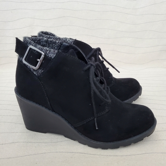 R2 Womens Wendy Black Ankle Boots Wedge Heel Faux Suede Shoes Size 6 M - Picture 1 of 12